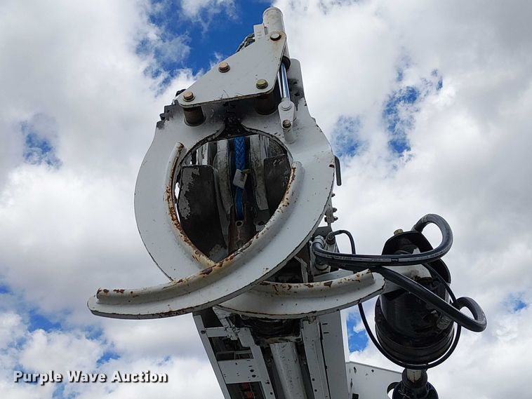 image for item EE5250 2012 International MA035 digger derrick truck