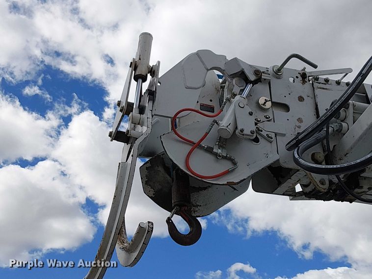 image for item EE5250 2012 International MA035 digger derrick truck