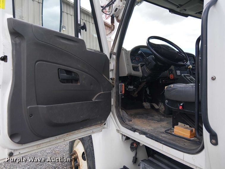 image for item EE5250 2012 International MA035 digger derrick truck