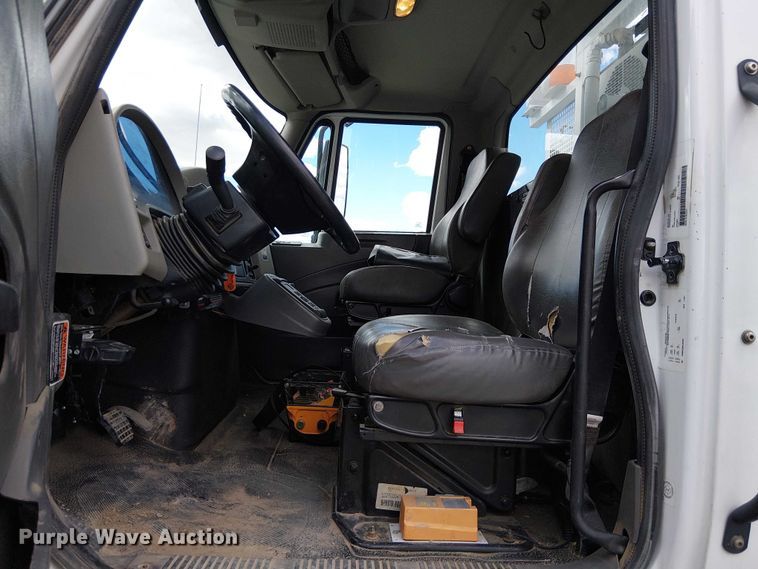 image for item EE5250 2012 International MA035 digger derrick truck