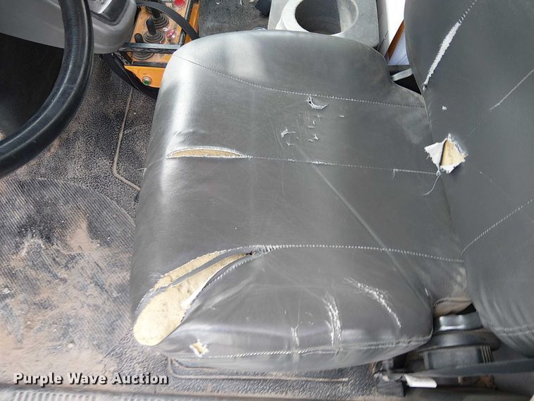 image for item EE5250 2012 International MA035 digger derrick truck