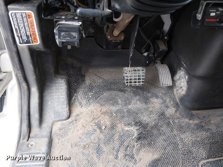 image for item EE5250 2012 International MA035 digger derrick truck