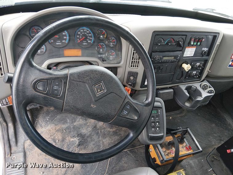 image for item EE5250 2012 International MA035 digger derrick truck