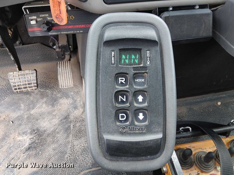 image for item EE5250 2012 International MA035 digger derrick truck