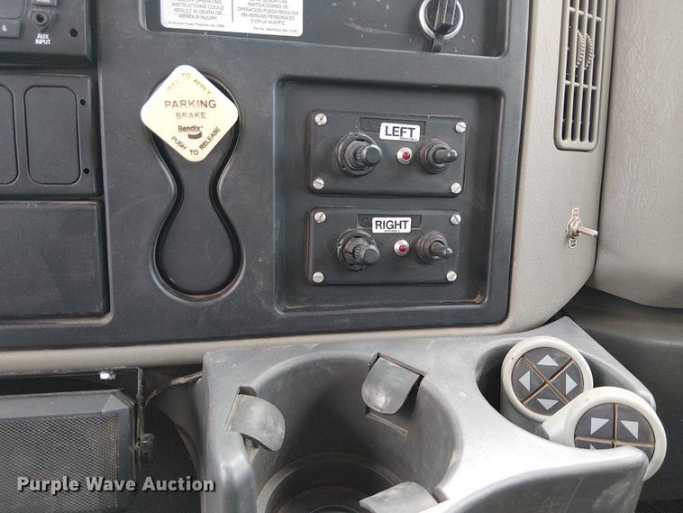 image for item EE5250 2012 International MA035 digger derrick truck