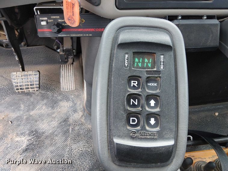 image for item EE5250 2012 International MA035 digger derrick truck