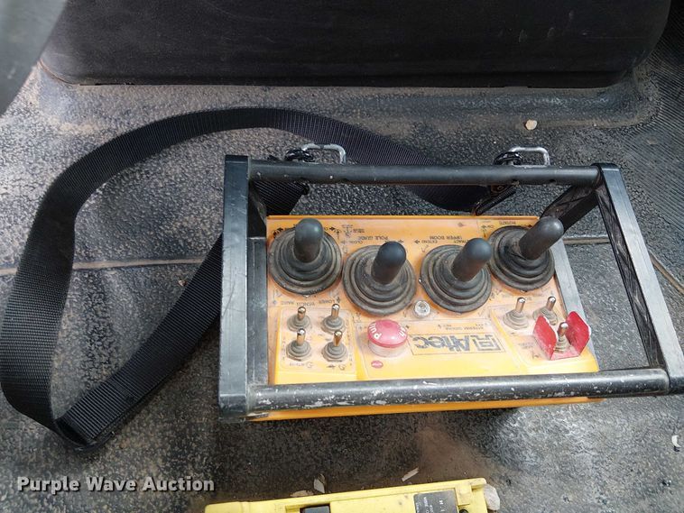 image for item EE5250 2012 International MA035 digger derrick truck