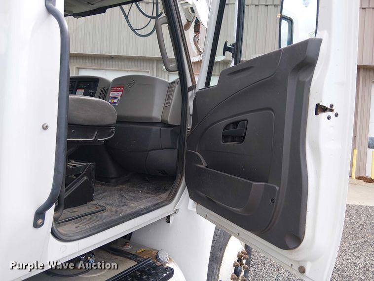 image for item EE5250 2012 International MA035 digger derrick truck