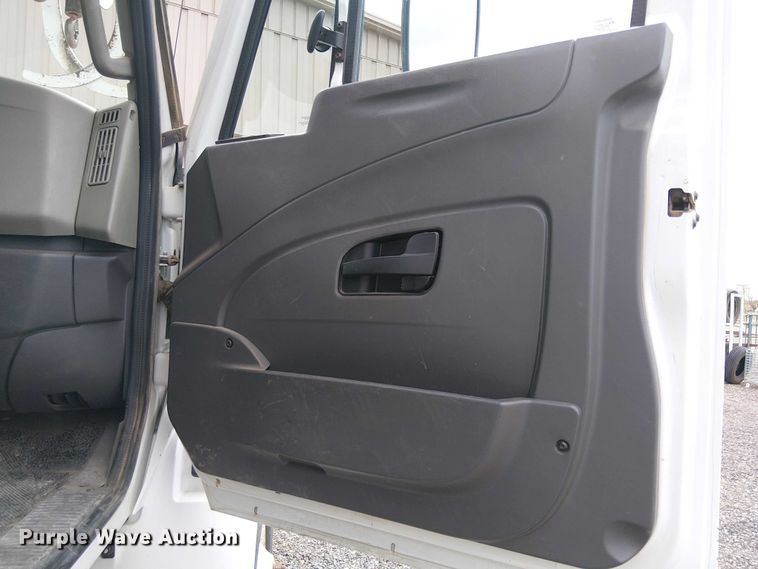 image for item EE5250 2012 International MA035 digger derrick truck