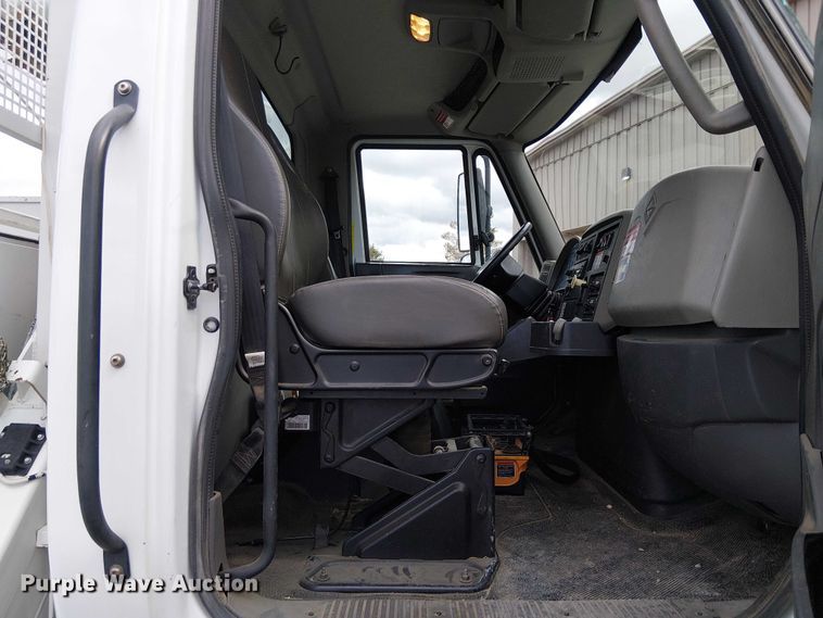 image for item EE5250 2012 International MA035 digger derrick truck