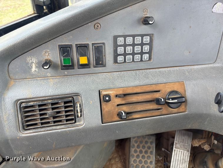 image for item EF1041 2007 Volvo A30D articulated haul truck