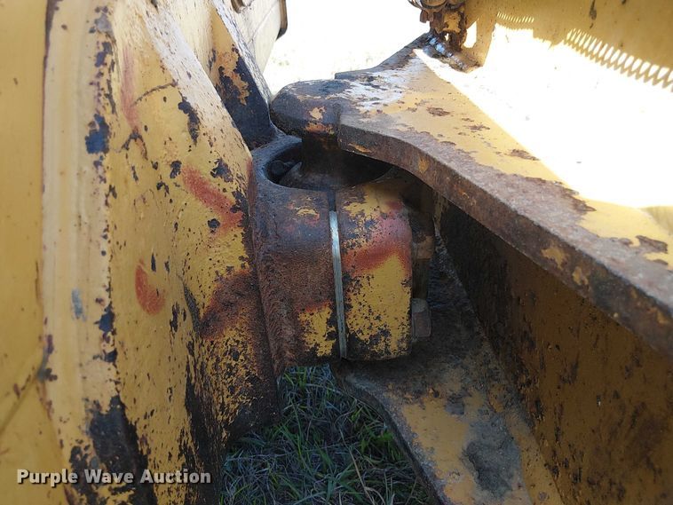 image for item EF1042 2015 Caterpillar D4K2 dozer