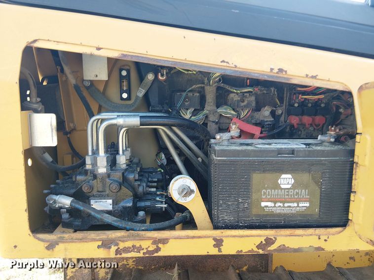 image for item EF1042 2015 Caterpillar D4K2 dozer