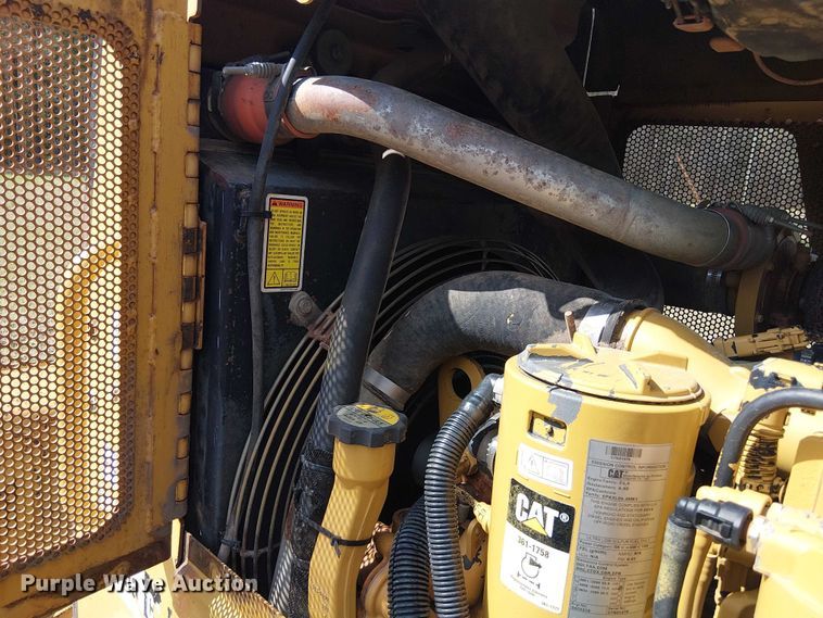 image for item EF1042 2015 Caterpillar D4K2 dozer