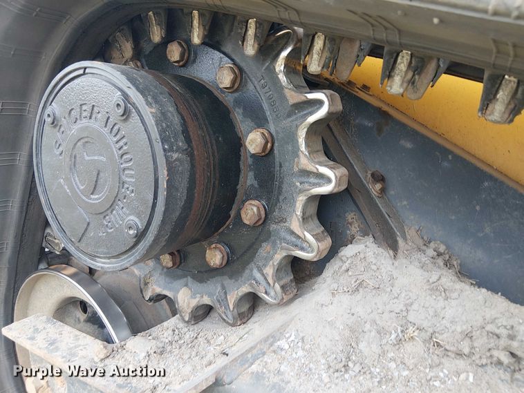 image for item EF1043 2024 John Deere 325G tracked skid steer loader