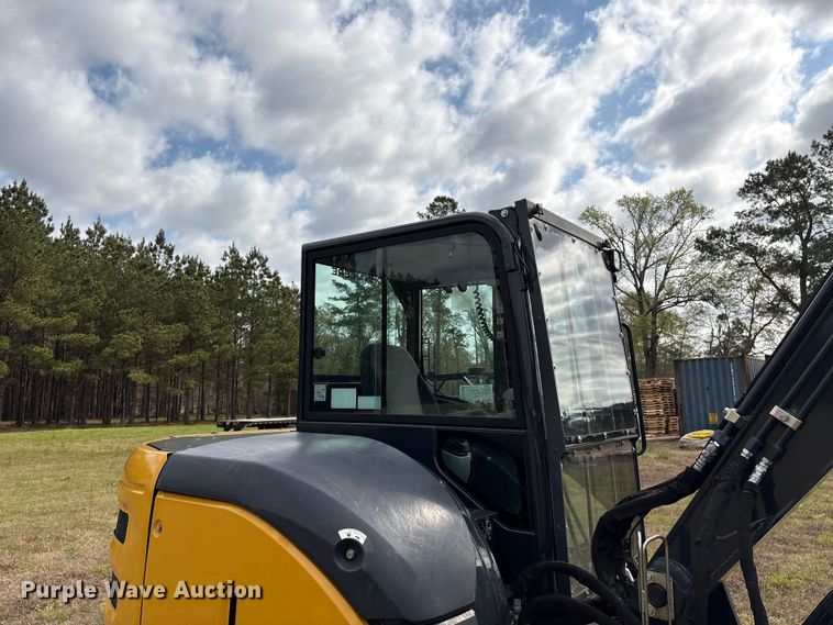 image for item EF1046 2022 John Deere 60G mini excavator