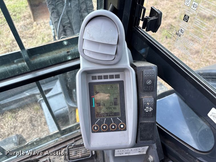 image for item EF1046 2022 John Deere 60G mini excavator