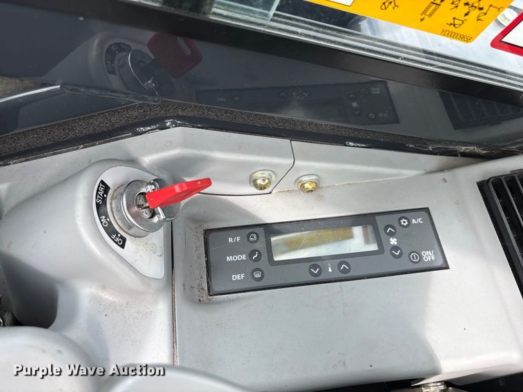 image for item EF1046 2022 John Deere 60G mini excavator