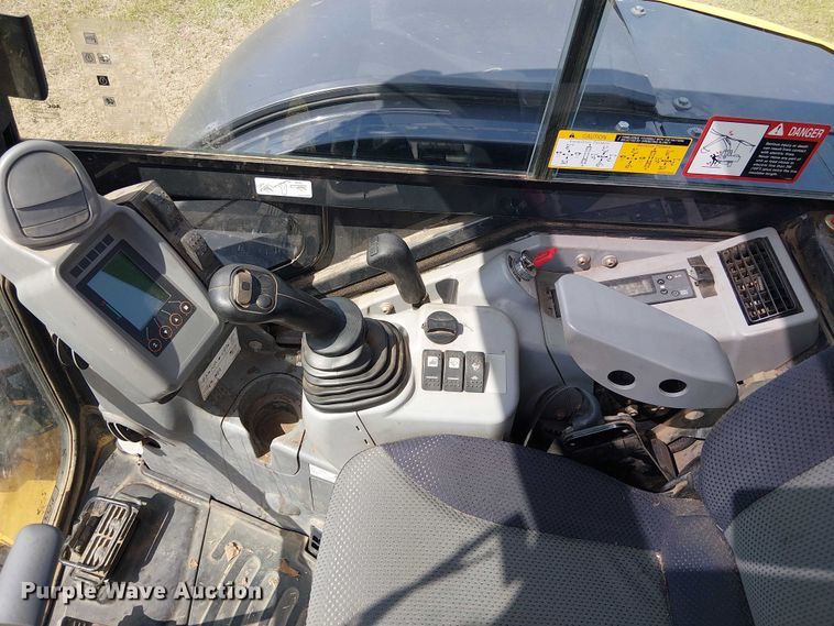 image for item EF1047 2020 John Deere 60G mini excavator