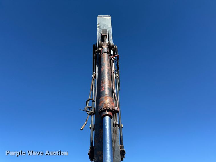 image for item EF6073 2014 John Deere 250G LC excavator