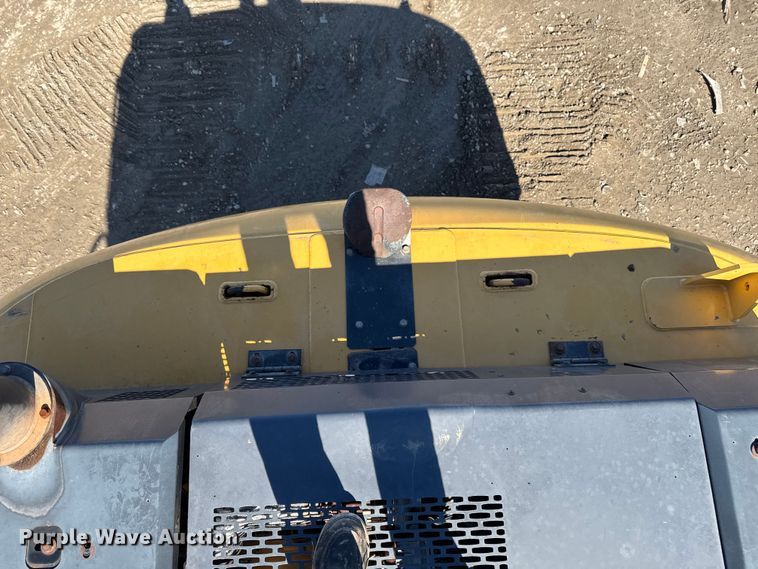 image for item EF6073 2014 John Deere 250G LC excavator