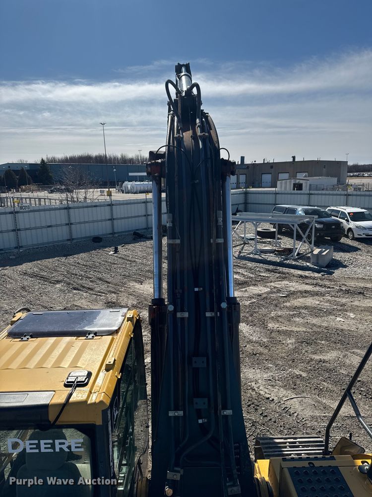 image for item EF6073 2014 John Deere 250G LC excavator