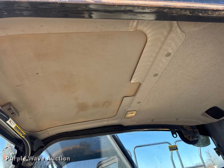 image for item EF6073 2014 John Deere 250G LC excavator