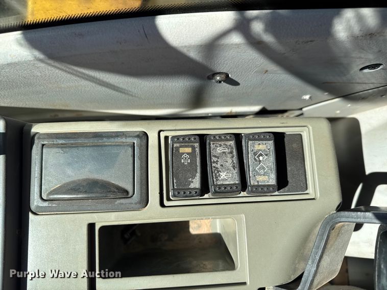 image for item EF6073 2014 John Deere 250G LC excavator