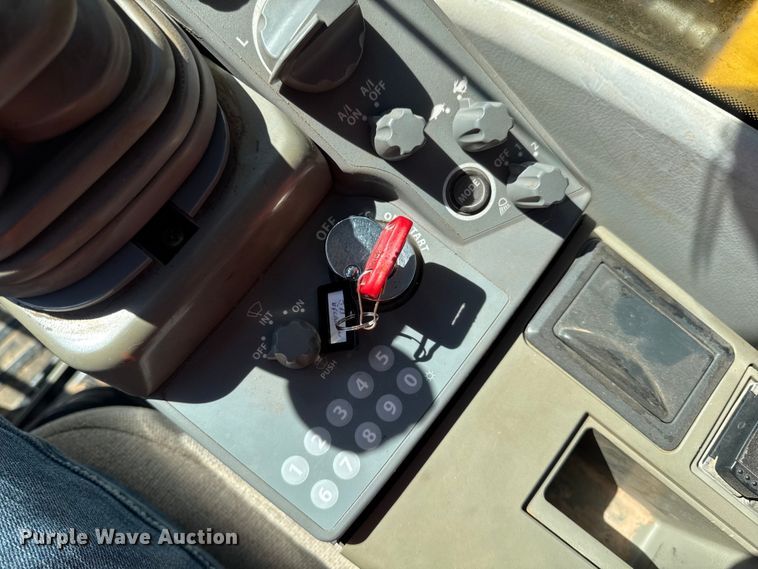 image for item EF6073 2014 John Deere 250G LC excavator