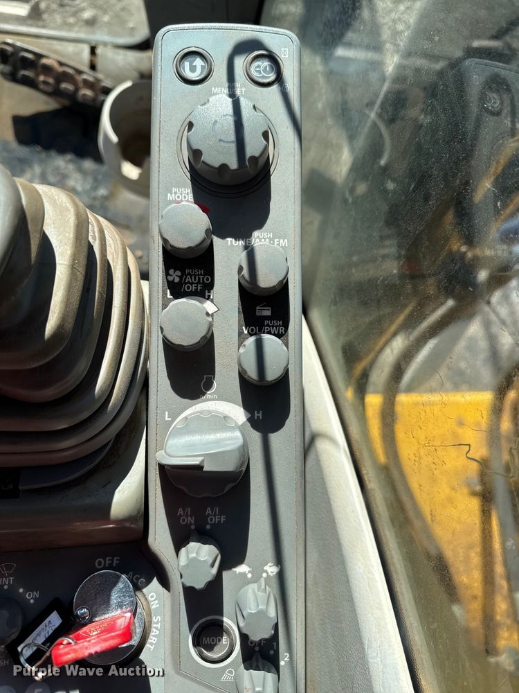 image for item EF6073 2014 John Deere 250G LC excavator