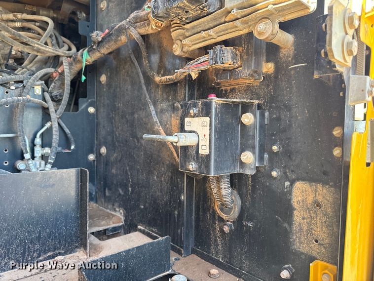 image for item EF6073 2014 John Deere 250G LC excavator