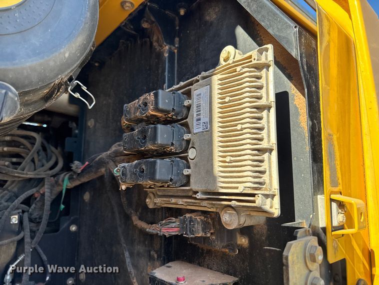 image for item EF6073 2014 John Deere 250G LC excavator