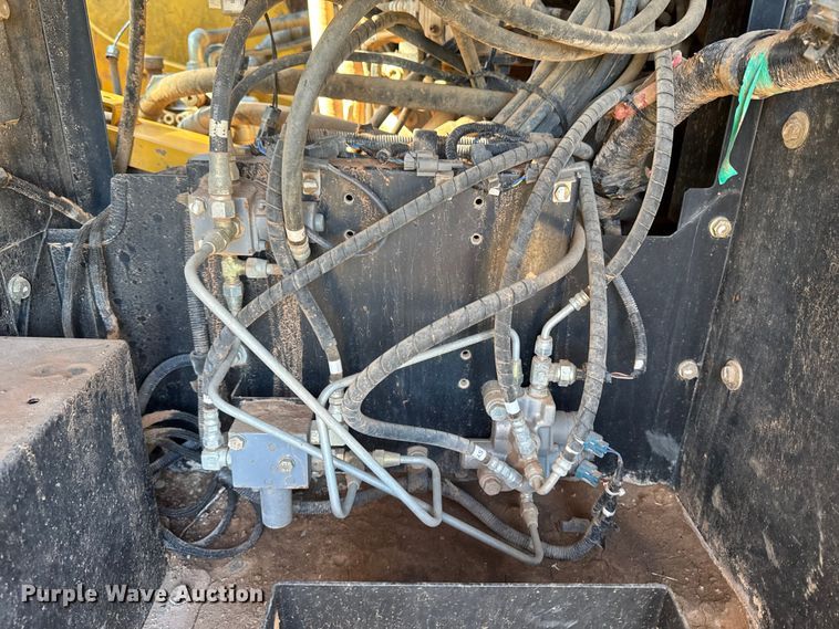 image for item EF6073 2014 John Deere 250G LC excavator