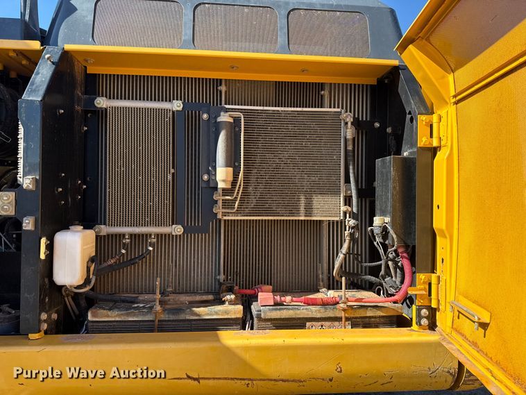 image for item EF6073 2014 John Deere 250G LC excavator