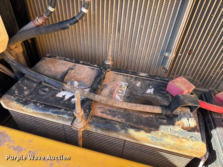 image for item EF6073 2014 John Deere 250G LC excavator