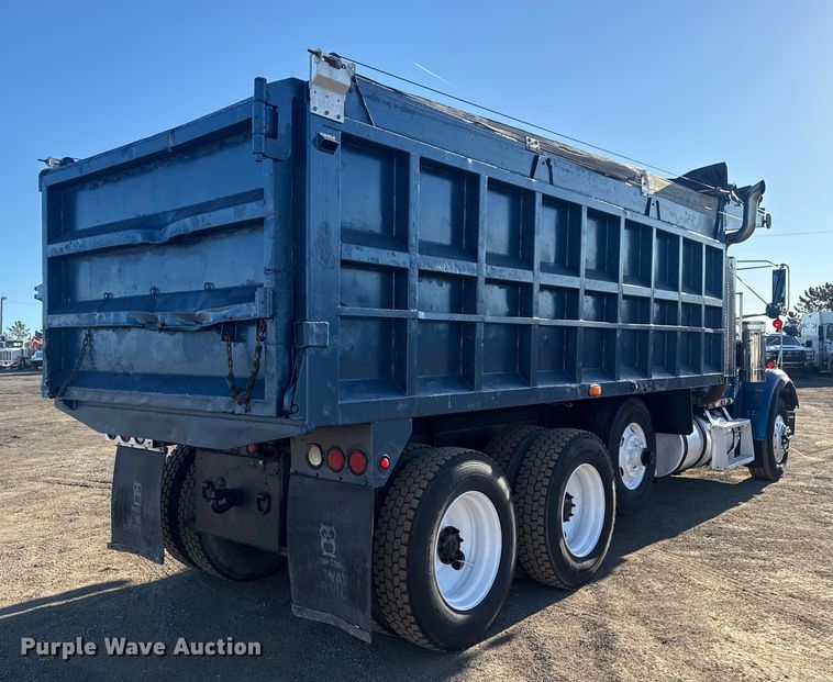 image for item EG2061 2000 Freightliner Classic dump truck