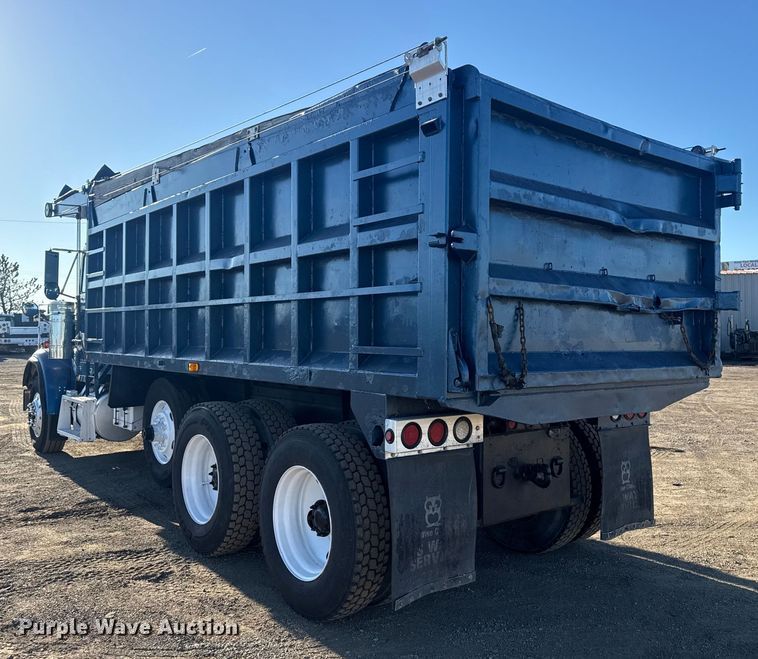 image for item EG2061 2000 Freightliner Classic dump truck