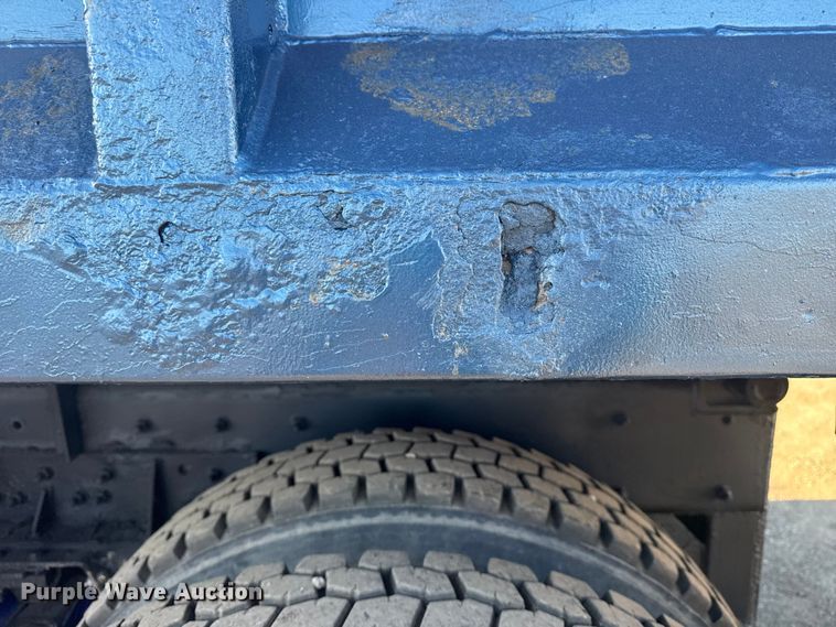 image for item EG2061 2000 Freightliner Classic dump truck