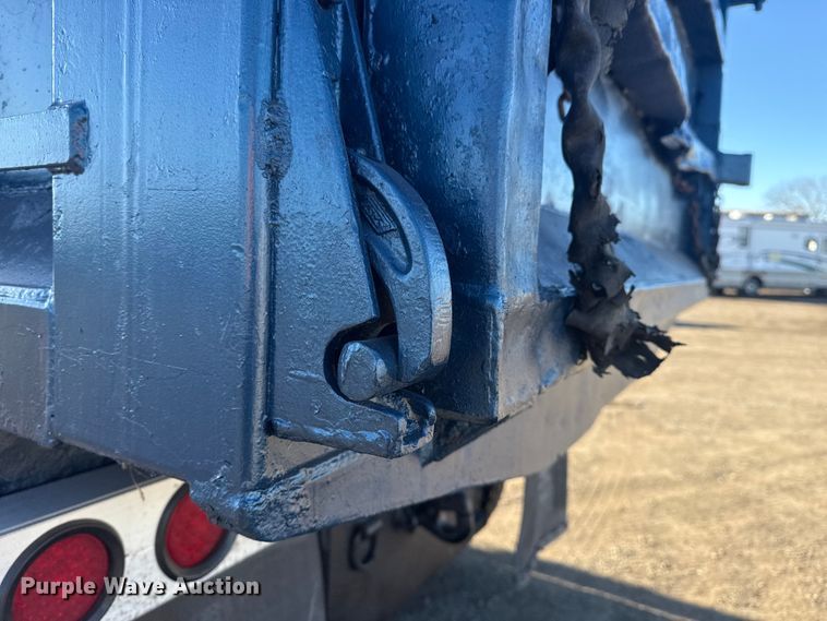 image for item EG2061 2000 Freightliner Classic dump truck
