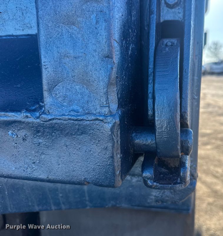 image for item EG2061 2000 Freightliner Classic dump truck