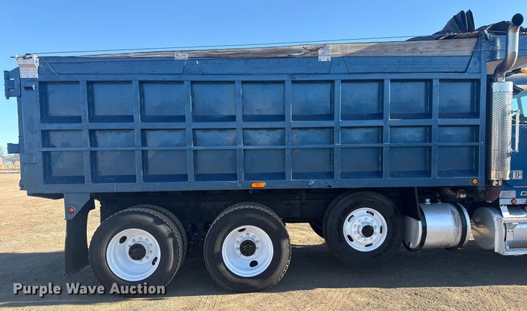 image for item EG2061 2000 Freightliner Classic dump truck