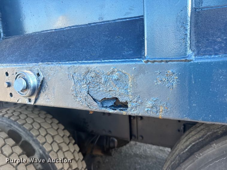 image for item EG2061 2000 Freightliner Classic dump truck
