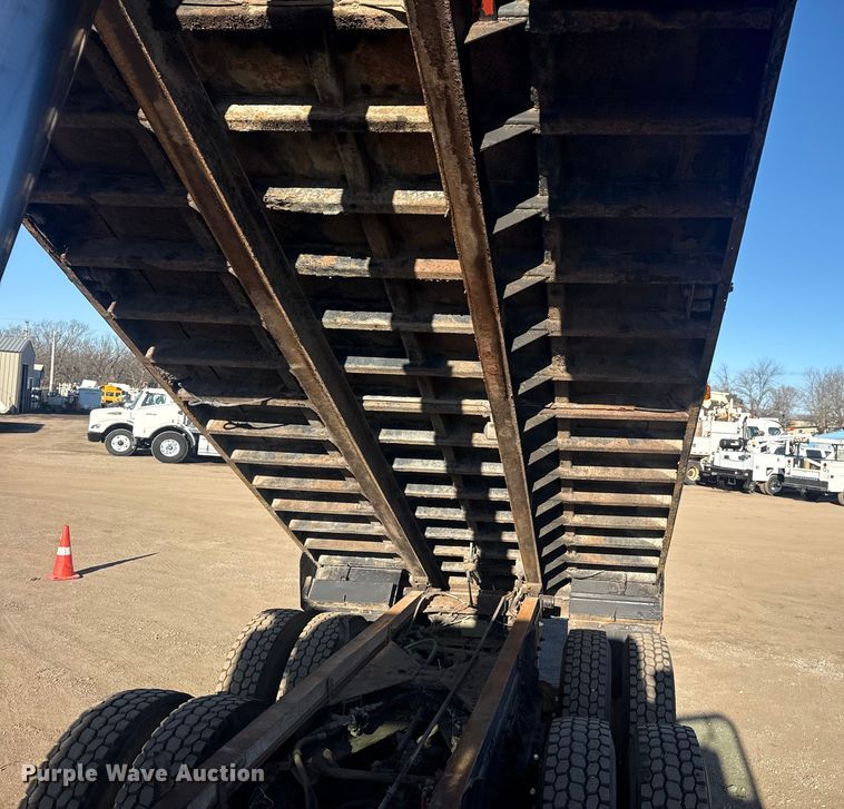 image for item EG2061 2000 Freightliner Classic dump truck