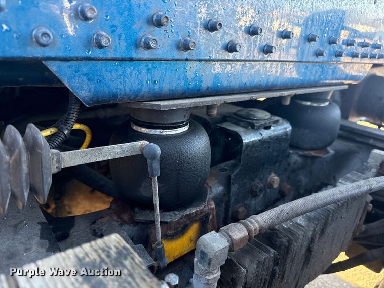 image for item EG2061 2000 Freightliner Classic dump truck