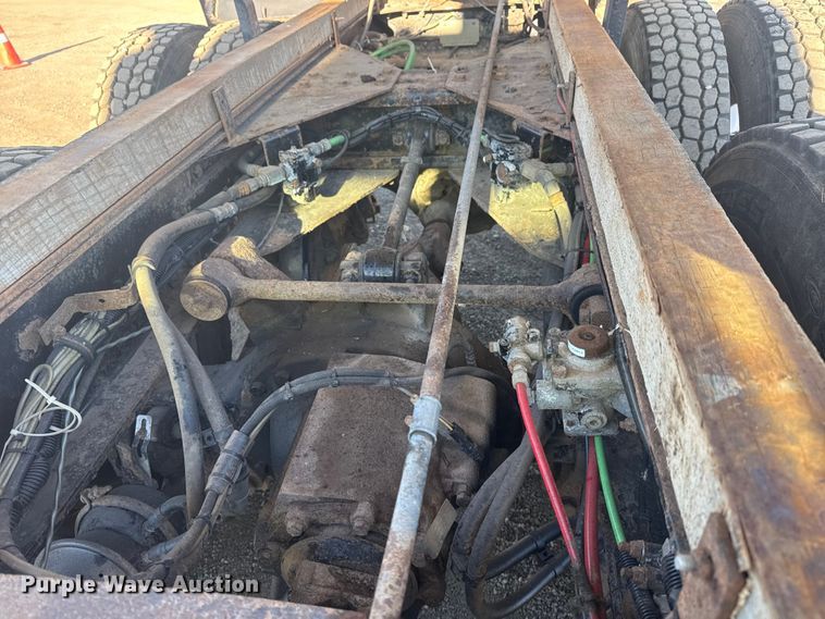 image for item EG2061 2000 Freightliner Classic dump truck