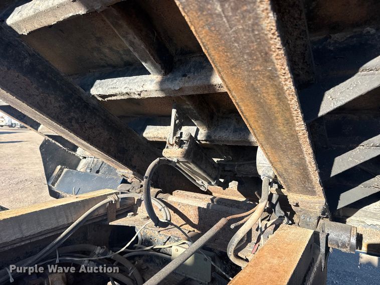image for item EG2061 2000 Freightliner Classic dump truck