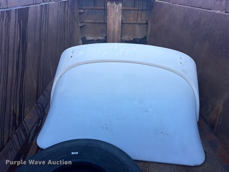 image for item EG2061 2000 Freightliner Classic dump truck