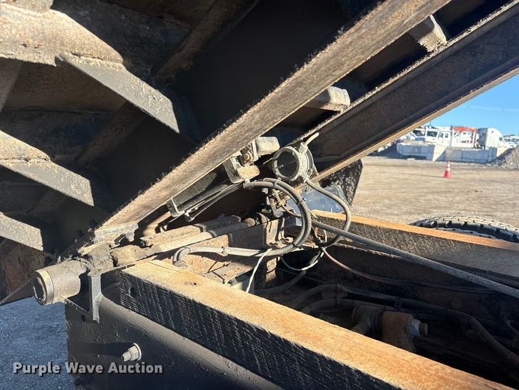 image for item EG2061 2000 Freightliner Classic dump truck