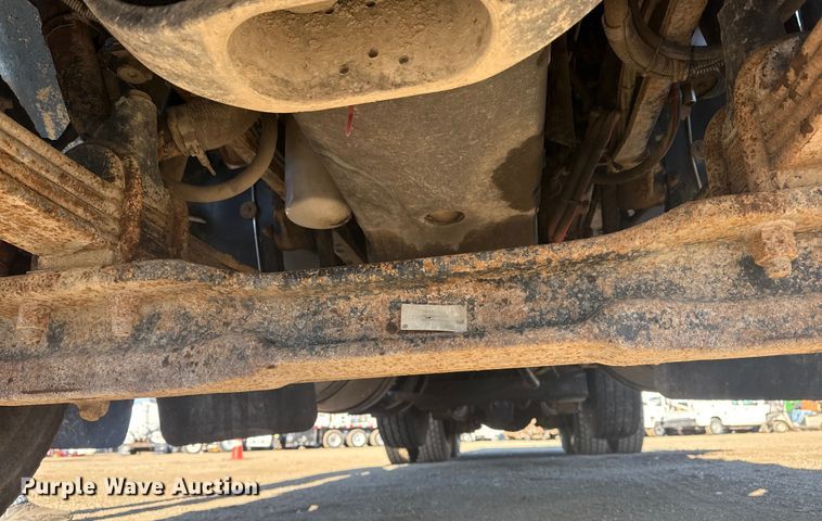image for item EG2061 2000 Freightliner Classic dump truck