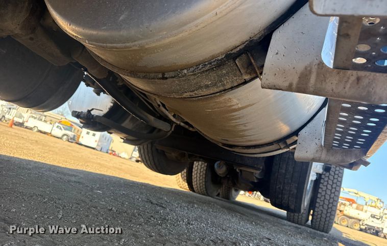 image for item EG2061 2000 Freightliner Classic dump truck